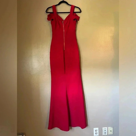 Emerald Sundae cold shoulder mermaid evening gown - Picture 4 of 8